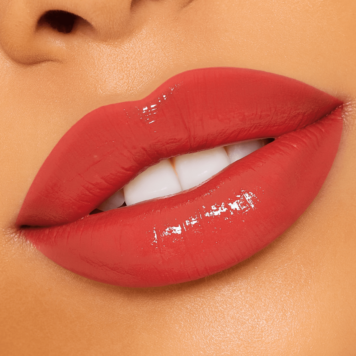 gloss-repulpant-brillant-non-collant-hydratant-longue-tenue-waterproof-plump-up-by-monica