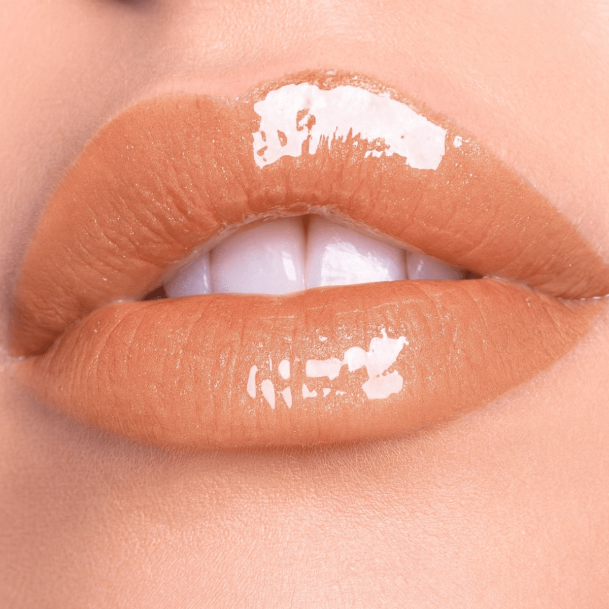 gloss-paillete-acide-hyaluronique-repulpant-hydratant-longue-tenue-waterproof-non-collant-hyaluronic-lift-by-monica