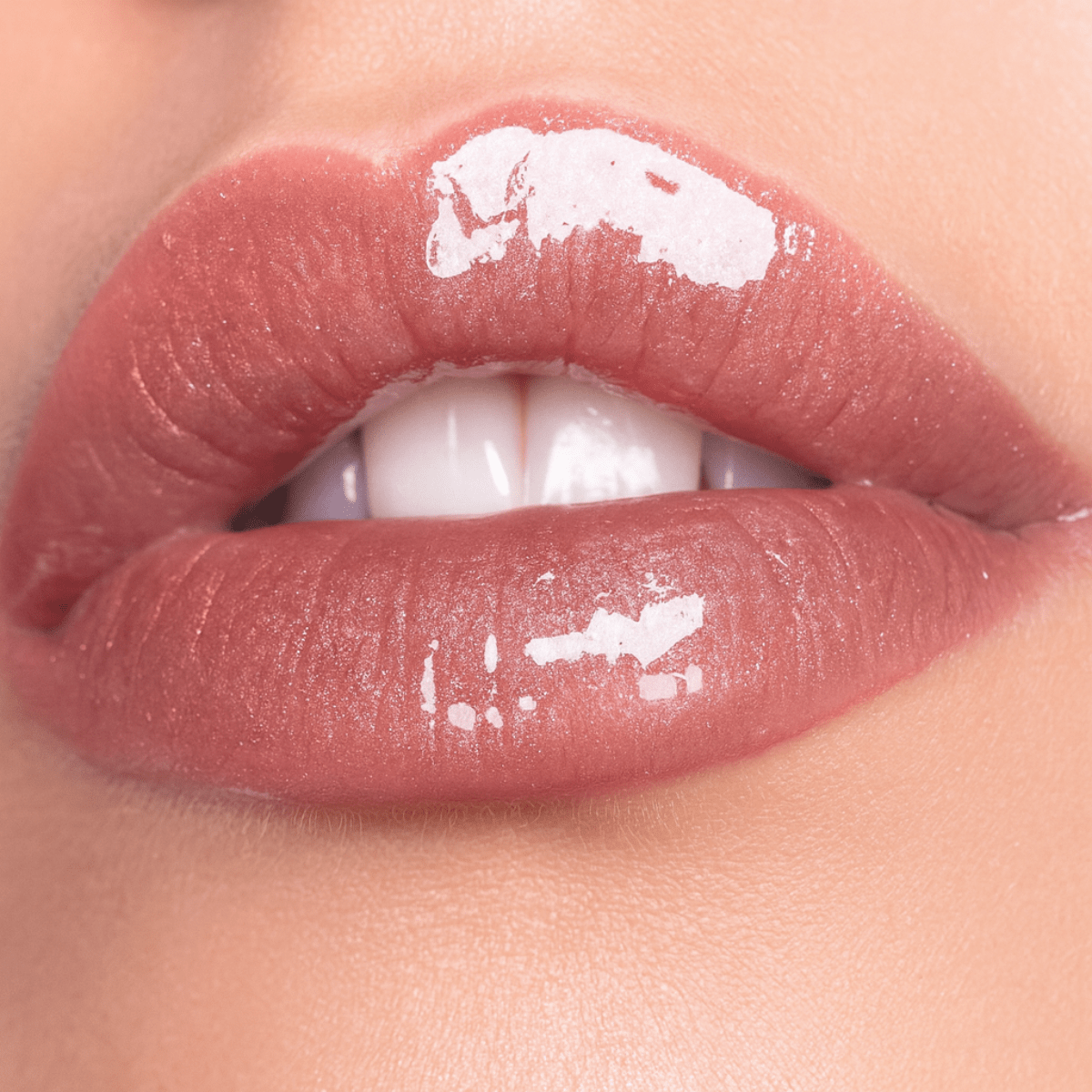 gloss-paillete-acide-hyaluronique-repulpant-hydratant-longue-tenue-waterproof-non-collant-hyaluronic-lift-by-monica