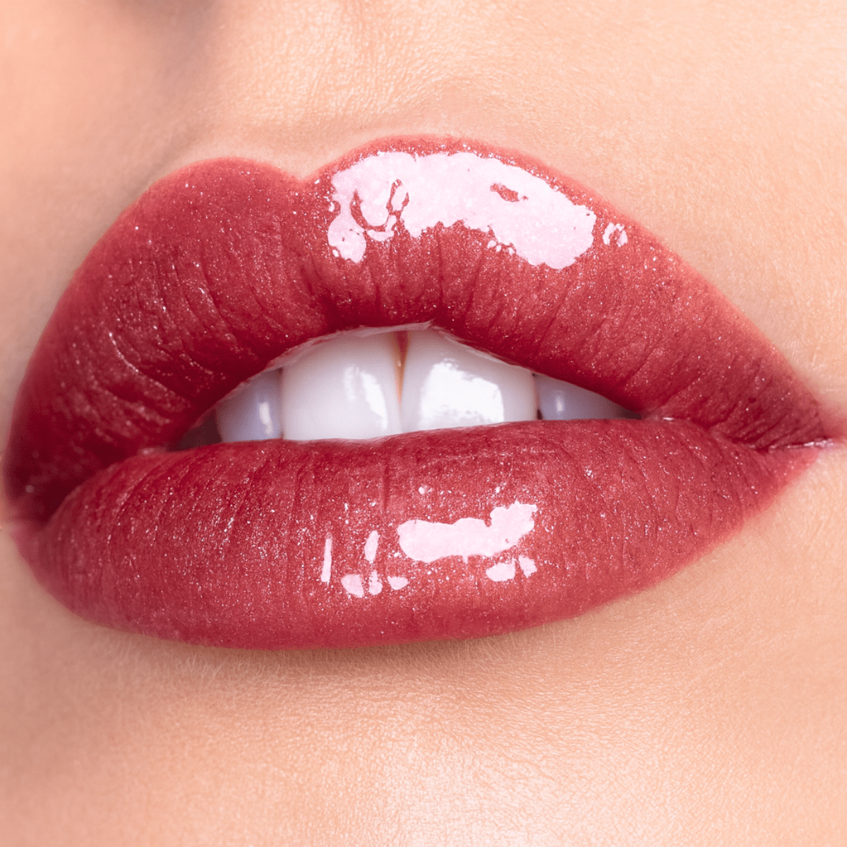 gloss-paillete-acide-hyaluronique-repulpant-hydratant-longue-tenue-waterproof-non-collant-hyaluronic-lift-by-monica