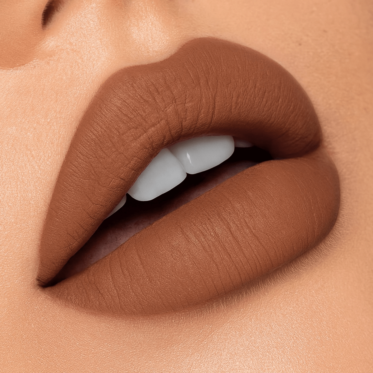 rouge-a-levres-mat-liquide-veloute-longue-tenue-waterproof-confortable-sans-transfert-super-stay-24H-lips-by-monica