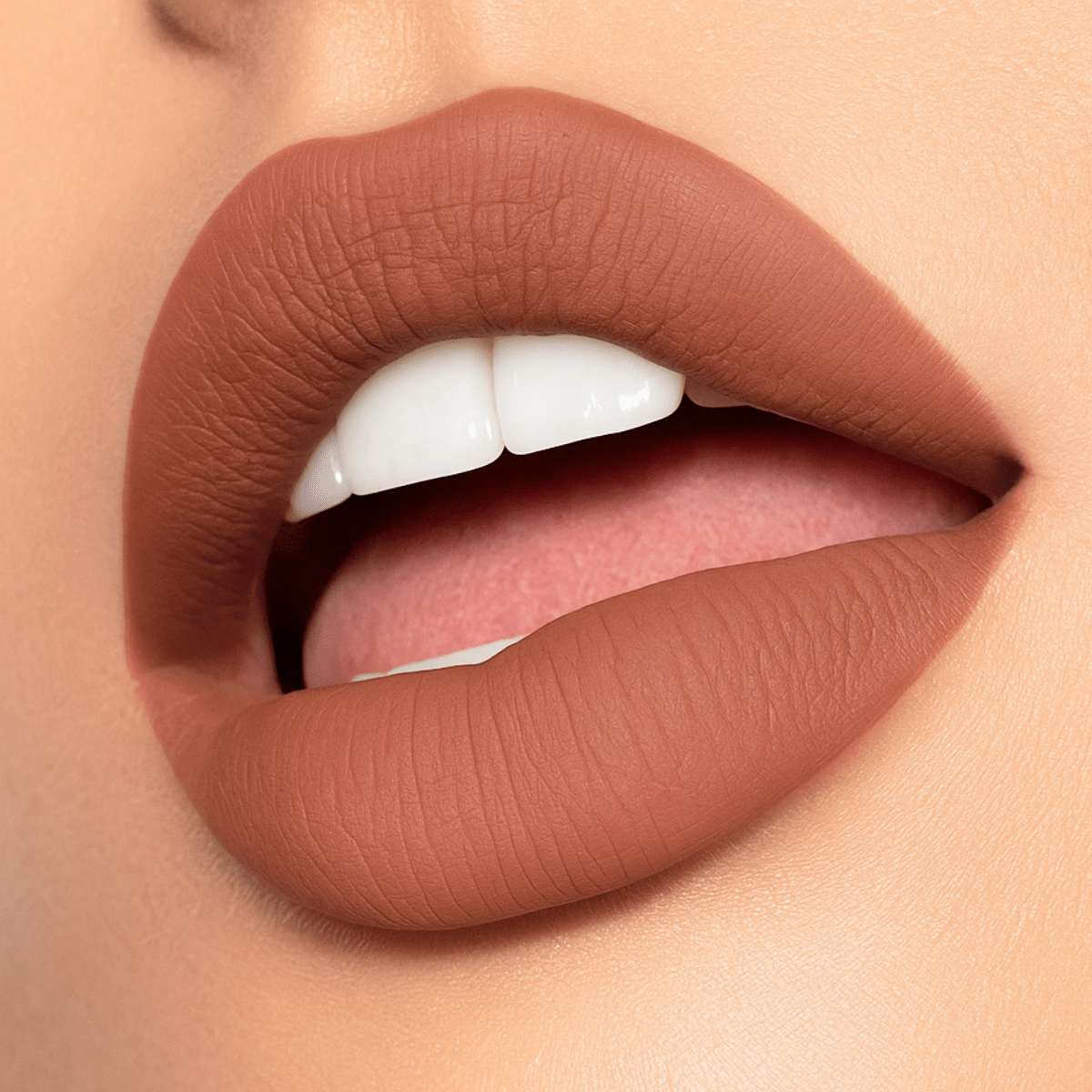 rouge-a-levres-mat-liquide-veloute-longue-tenue-waterproof-confortable-sans-transfert-super-stay-24H-lips-by-monica