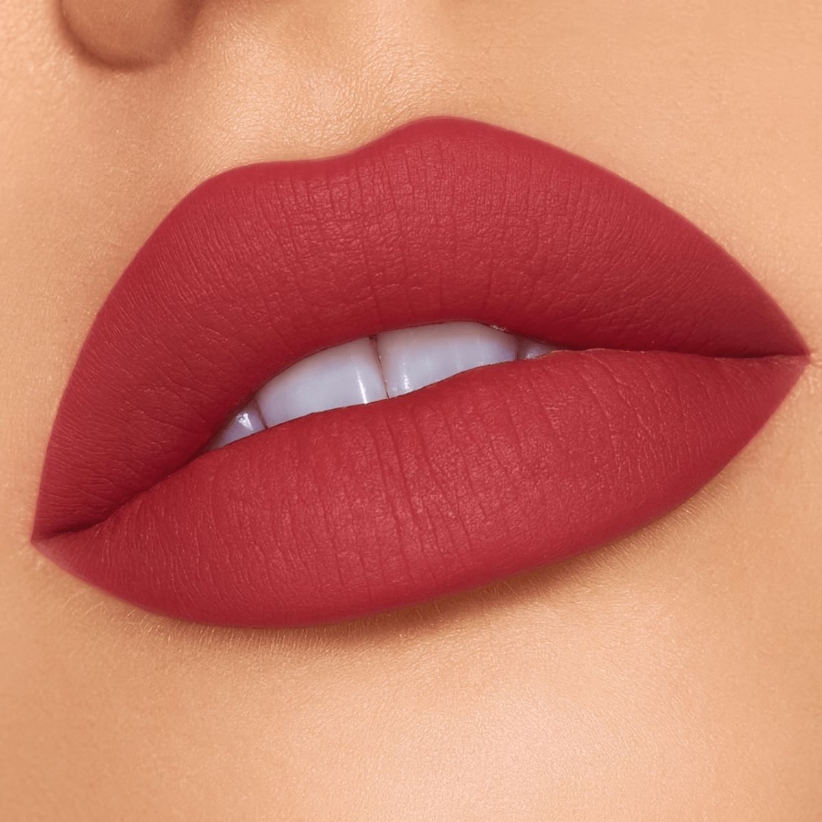 rouge-a-levres-mat-liquide-veloute-longue-tenue-waterproof-confortable-sans-transfert-super-stay-24H-lips-by-monica