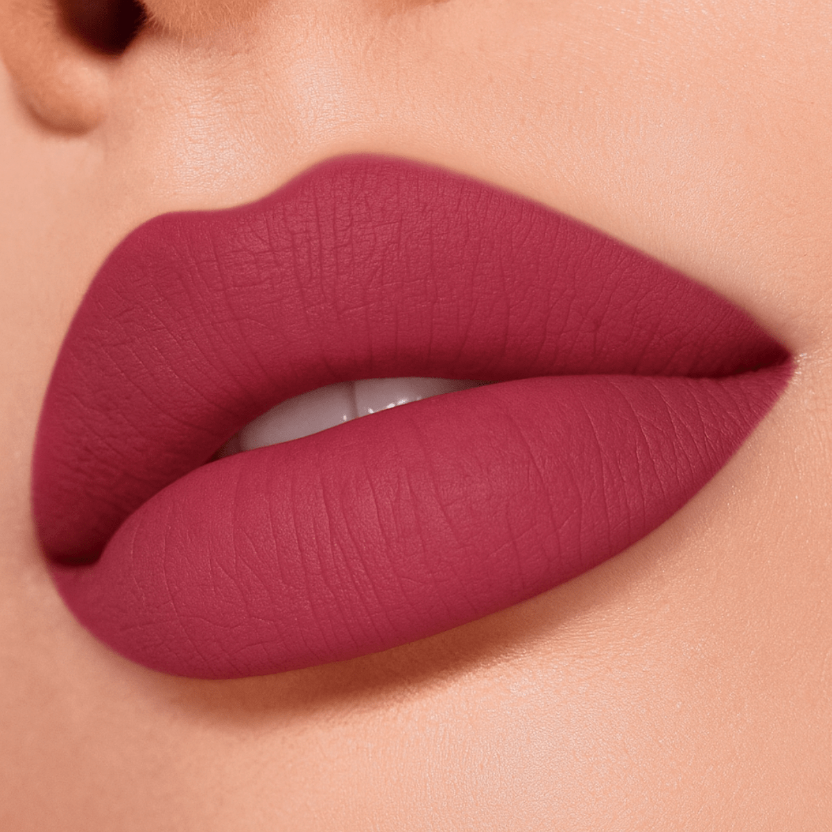 rouge-a-levres-mat-liquide-veloute-longue-tenue-waterproof-confortable-sans-transfert-super-stay-24H-lips-by-monica