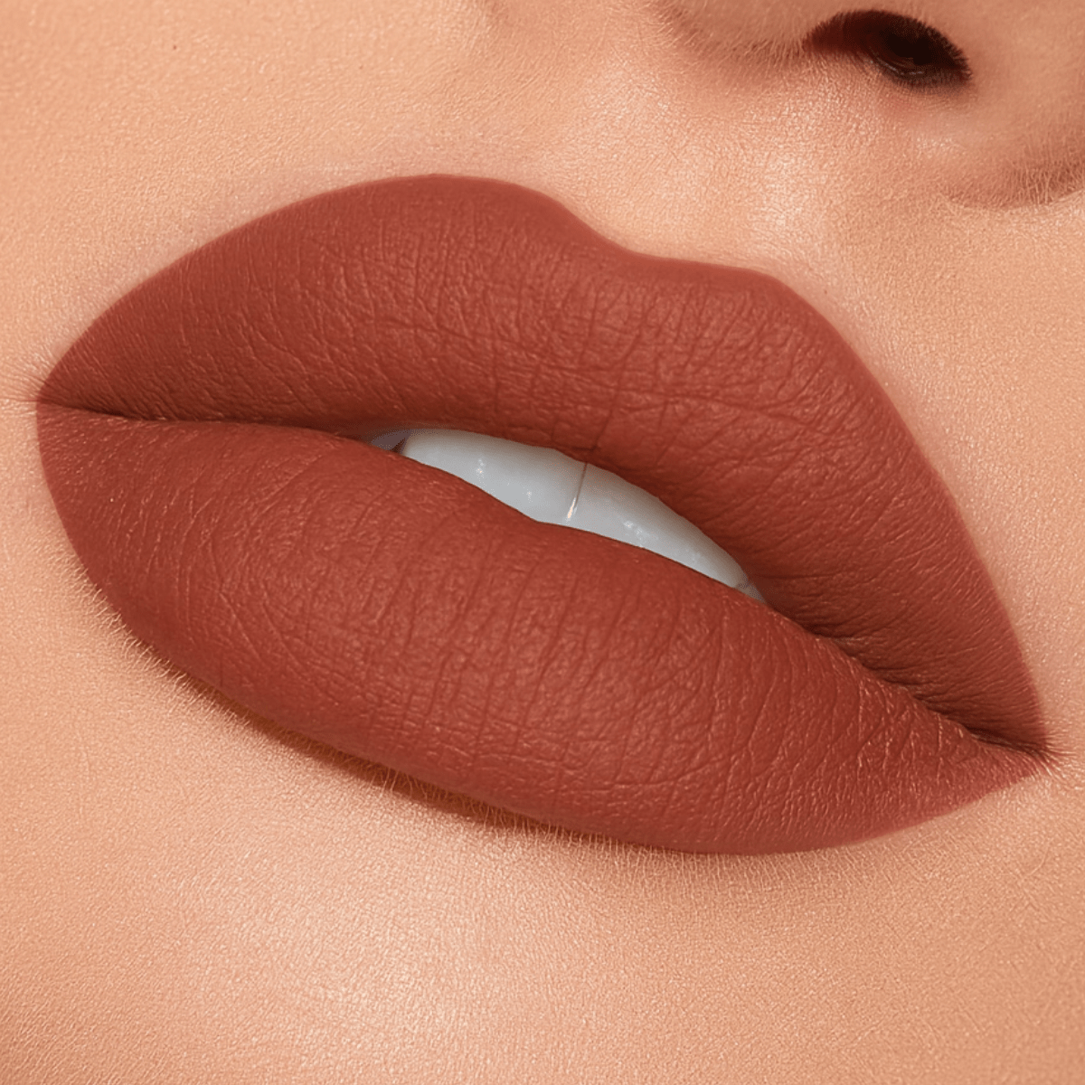 rouge-a-levres-mat-liquide-veloute-longue-tenue-waterproof-confortable-sans-transfert-super-stay-24H-lips-by-monica