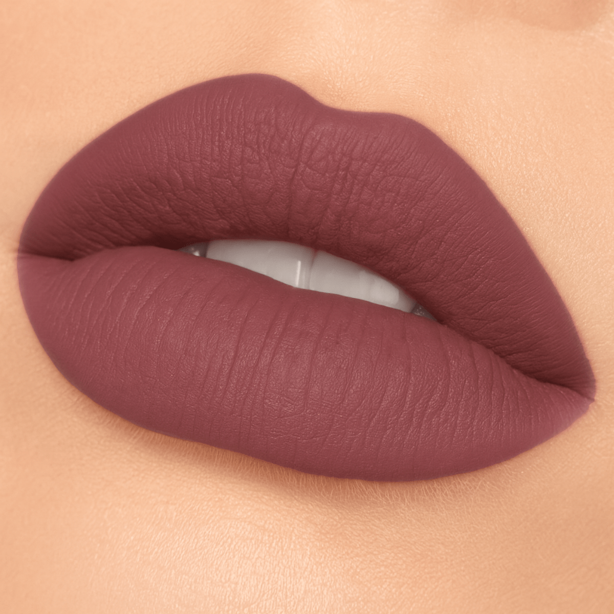 rouge-a-levres-mat-velours-poudre-cremeux-longue-tenue-waterproof-sans-transfert-smooth-and-creamy-24H-lips-by-monica