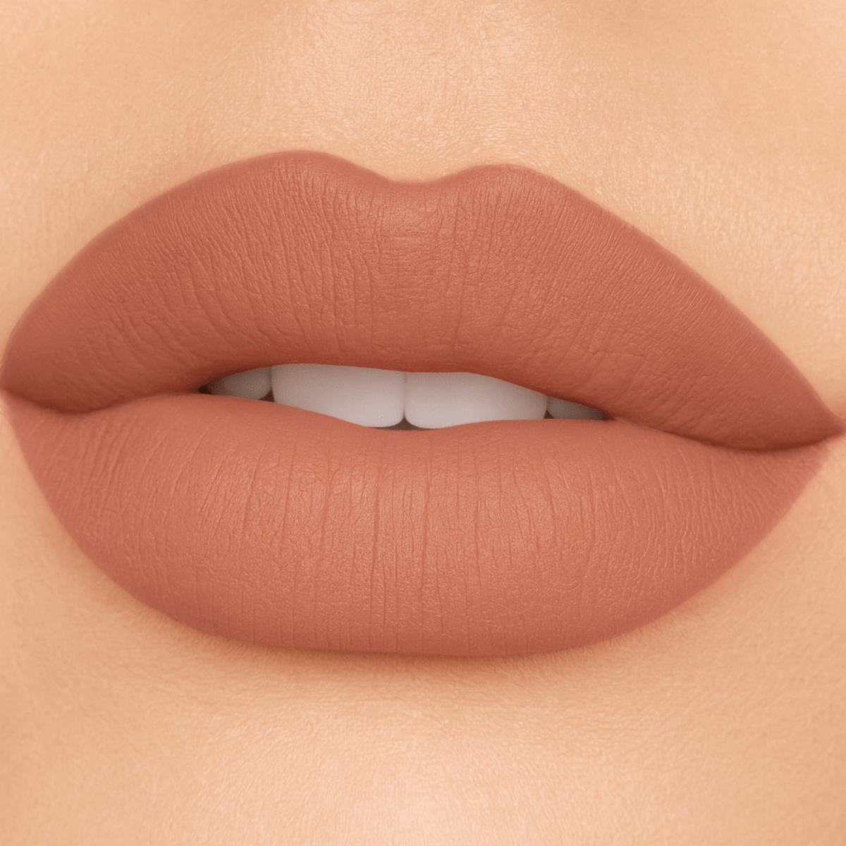 rouge-a-levres-mat-velours-poudre-cremeux-longue-tenue-waterproof-sans-transfert-smooth-and-creamy-24H-lips-by-monica