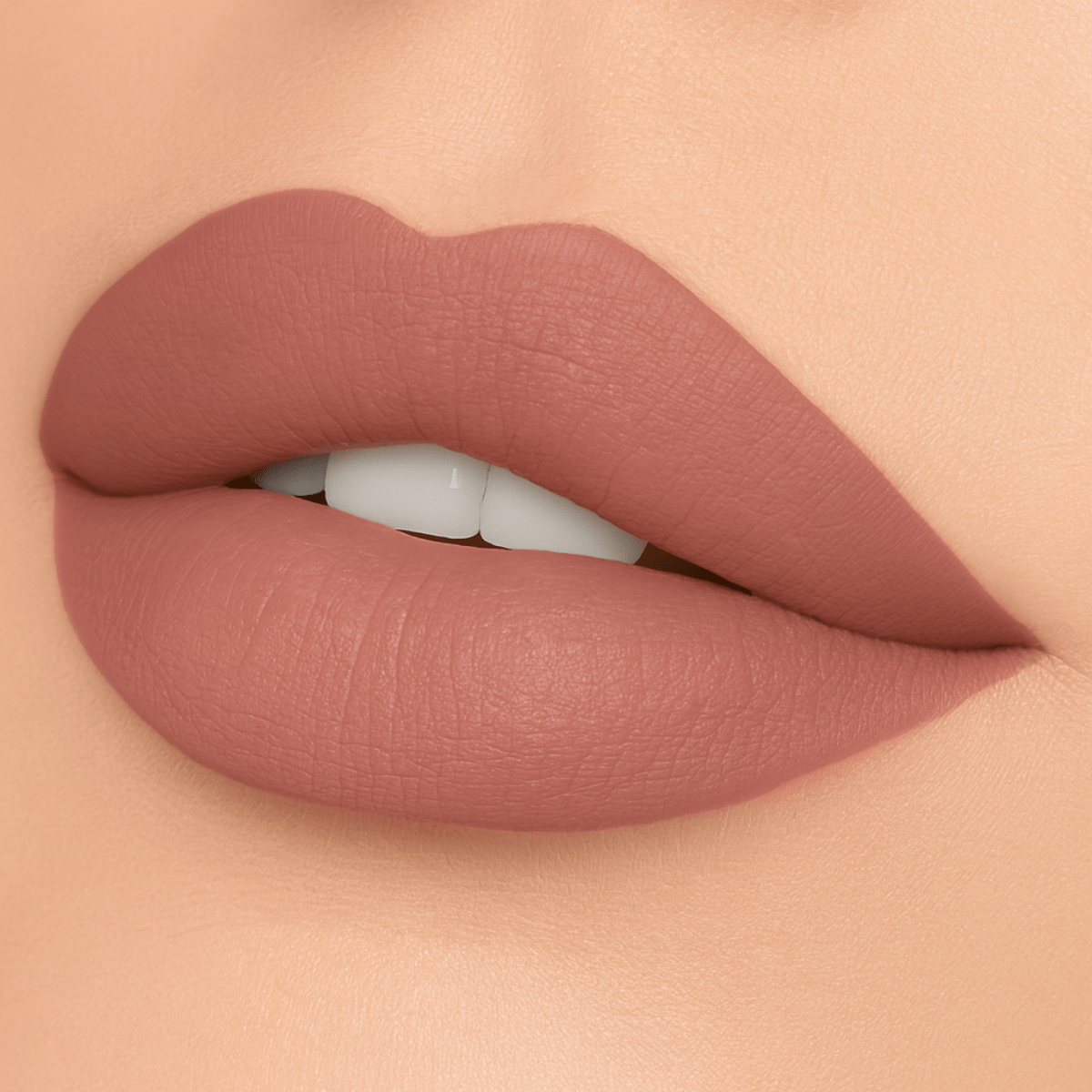 rouge-a-levres-mat-velours-poudre-cremeux-longue-tenue-waterproof-sans-transfert-smooth-and-creamy-24H-lips-by-monica