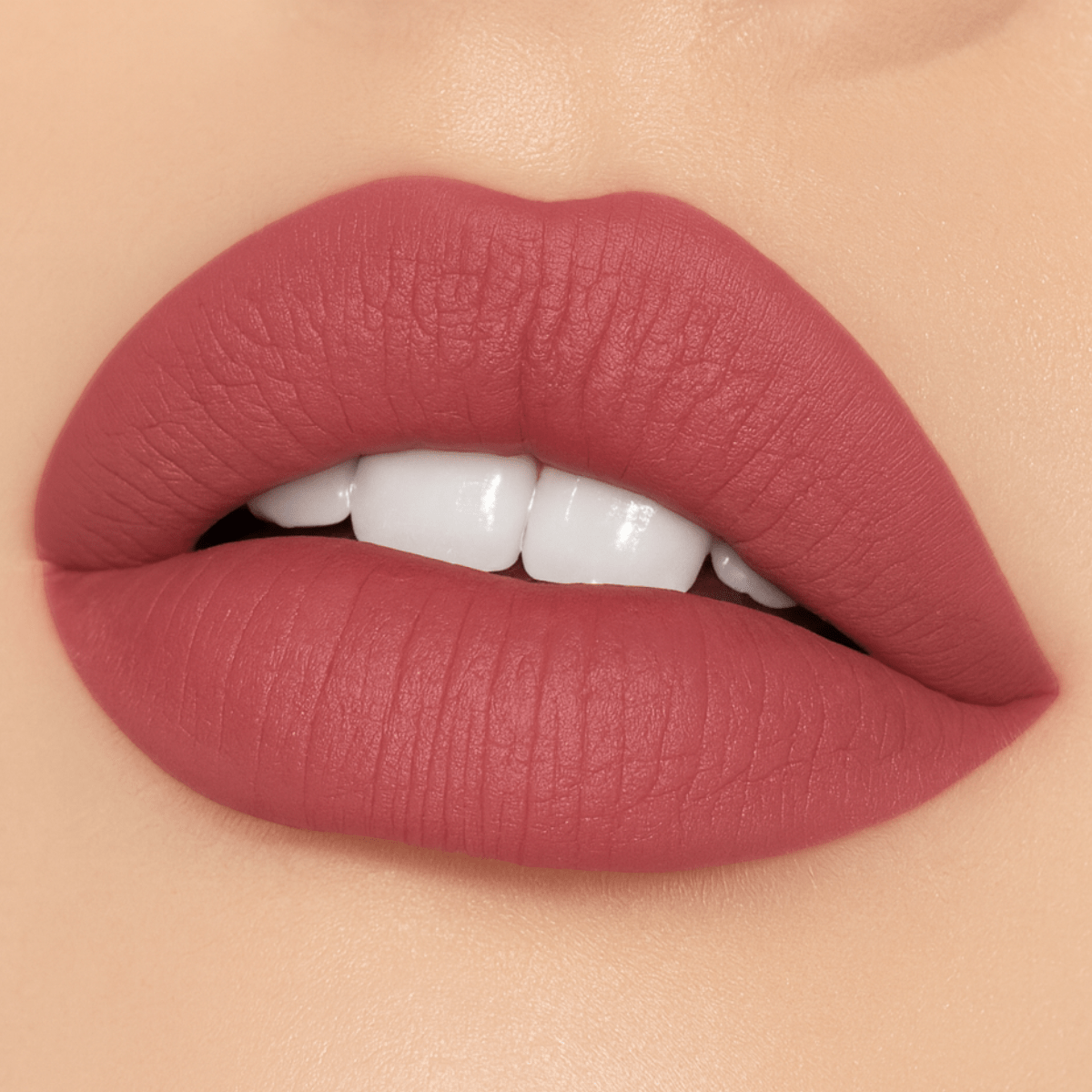 rouge-a-levres-mat-velours-poudre-cremeux-longue-tenue-waterproof-sans-transfert-smooth-and-creamy-24H-lips-by-monica