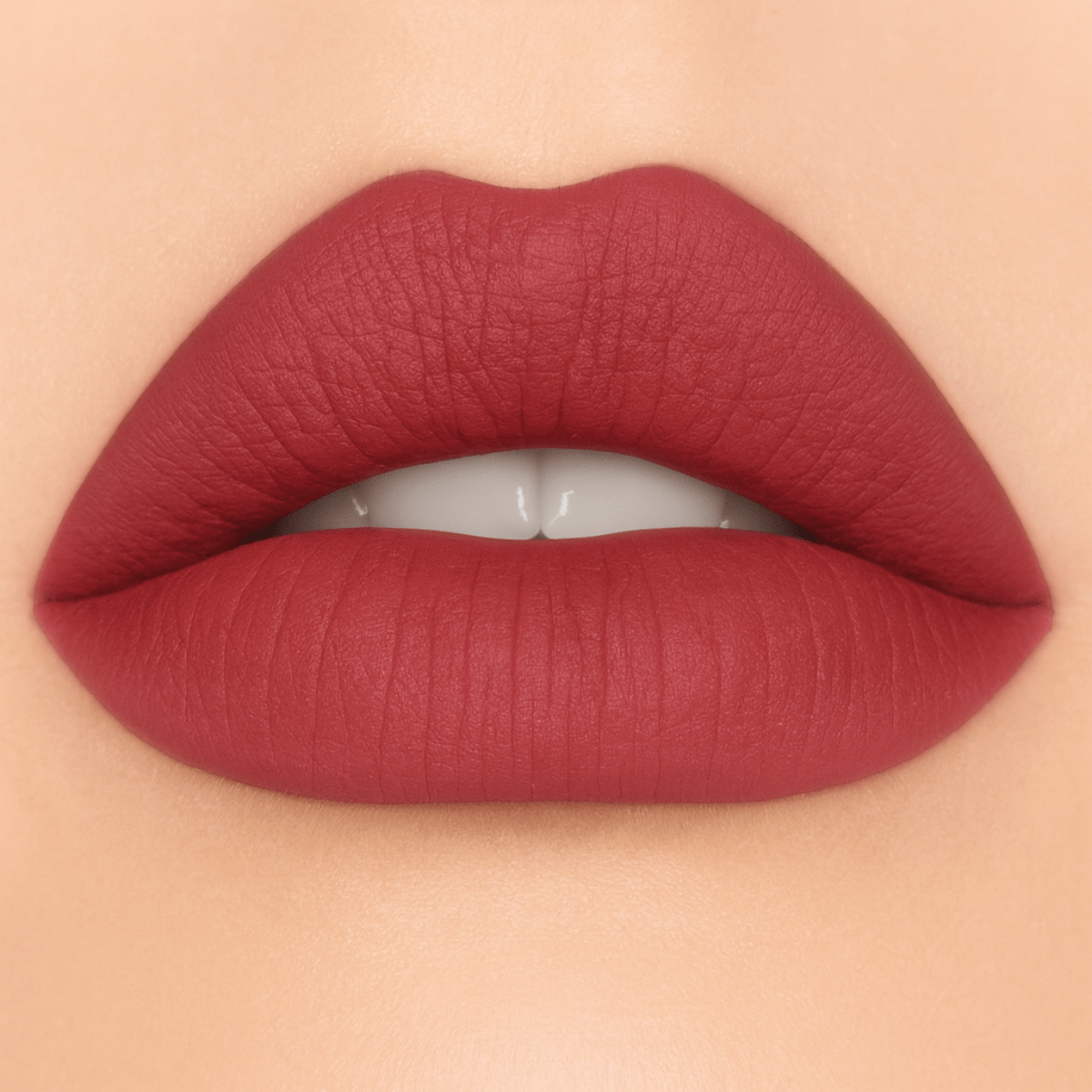 rouge-a-levres-mat-velours-poudre-cremeux-longue-tenue-waterproof-sans-transfert-smooth-and-creamy-24H-lips-by-monica